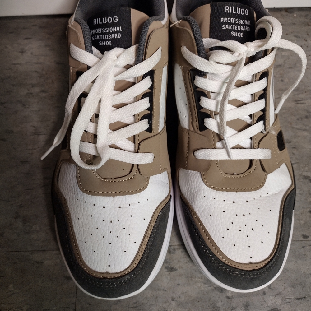 Men's White and Tan Skateboard Shoes